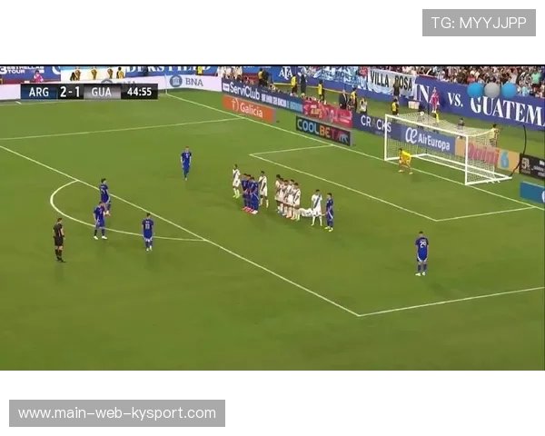 梅西与赖斯任意球 PK！欧冠官方都站不住了