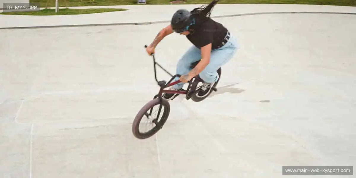 📱【指尖掌控】一键切换赛场，精彩永不缺席！